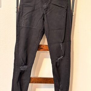 Black Distressed Women’s Mid Rise Ankle Length Jeans